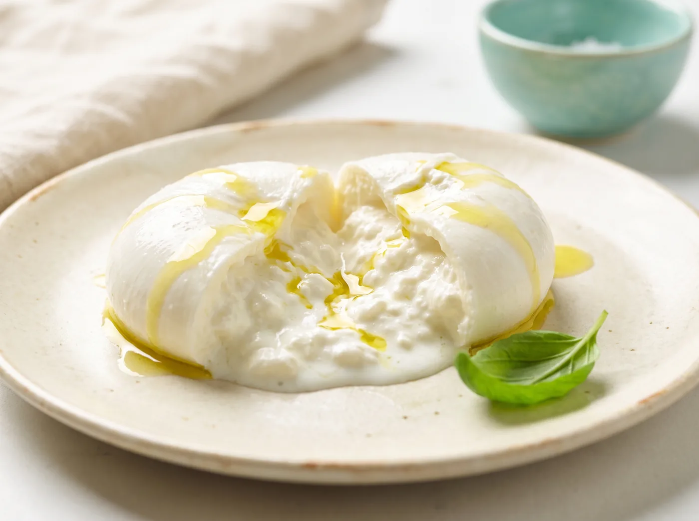 Burrata aperta con cuore cremoso di stracciatella
